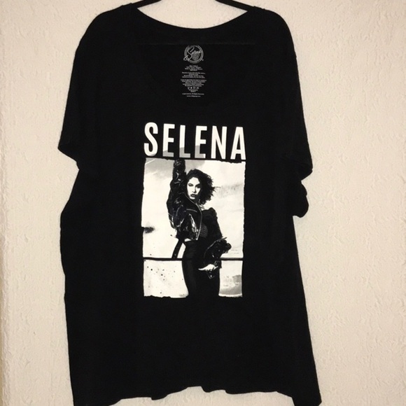 Official Selena Merchandise Selena Black Graphic T-Shirt - Picture 2 of 5